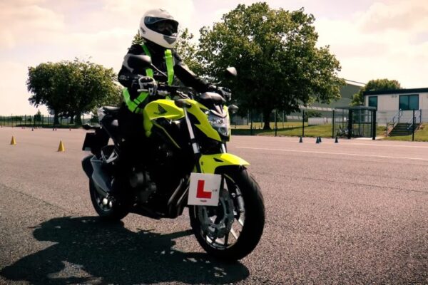 Kako se polaže za motor u Srbiji – teorija i praksa Kako se polaže za motor u Srbiji