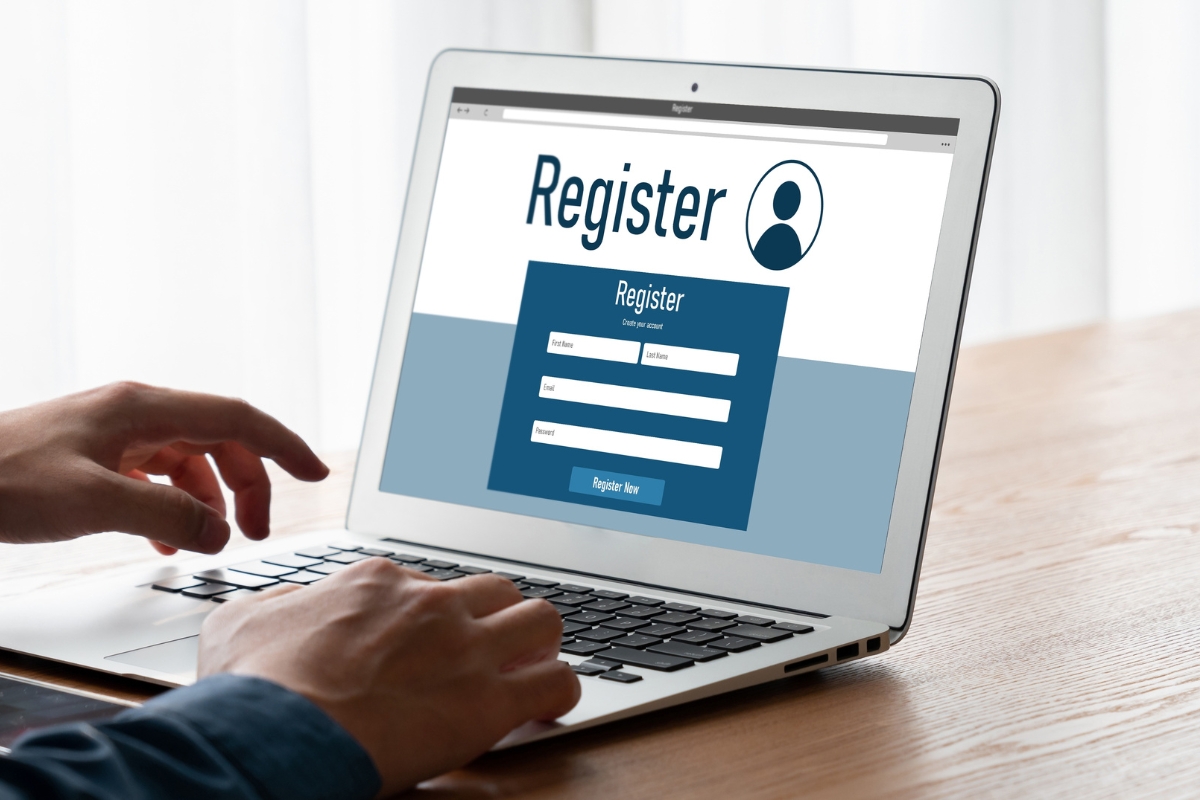 osoba koristi online registar